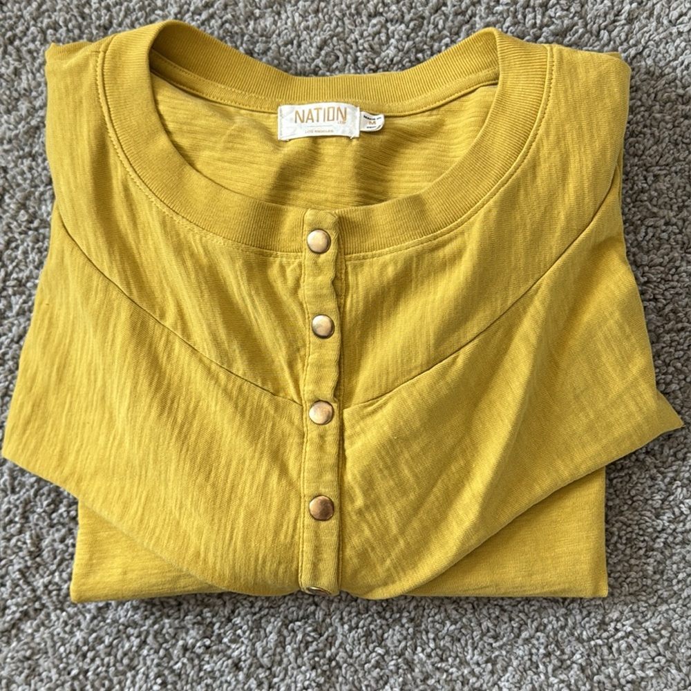 Nation LTD Ruffle Button accent top - Picture 6 of 7